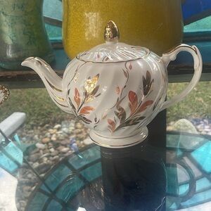 ELLGREAVE England Vintage teapot